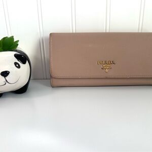 Pre-loved Prada Vitello Move long wallet in the color Cipria with Gold Logo